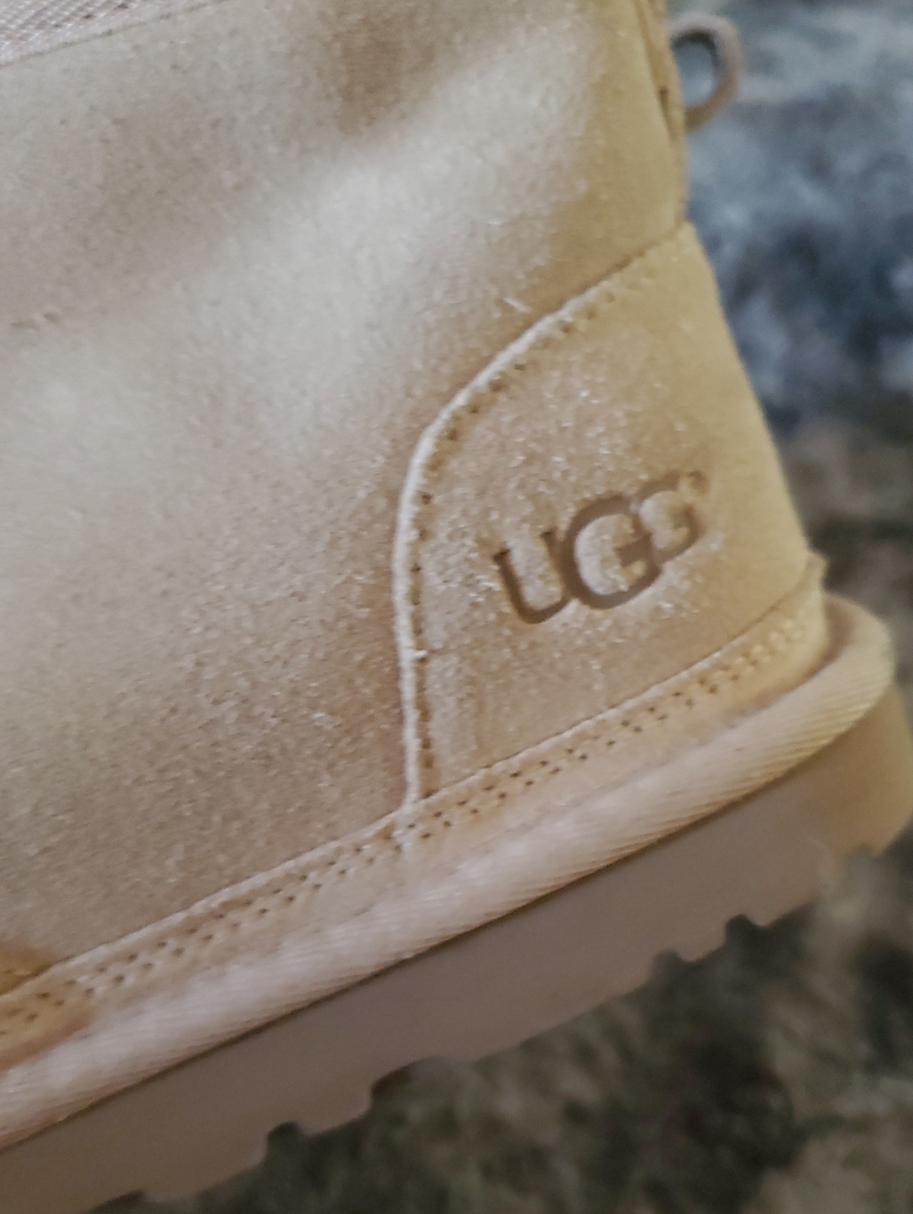 UGG